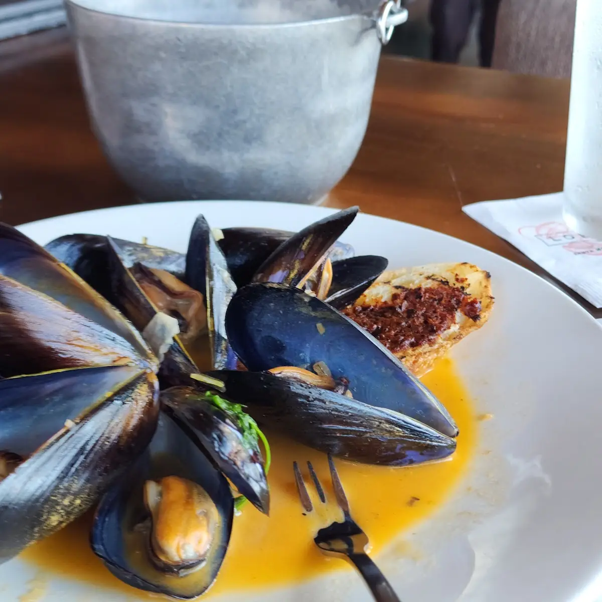 Steamed Black Mussels