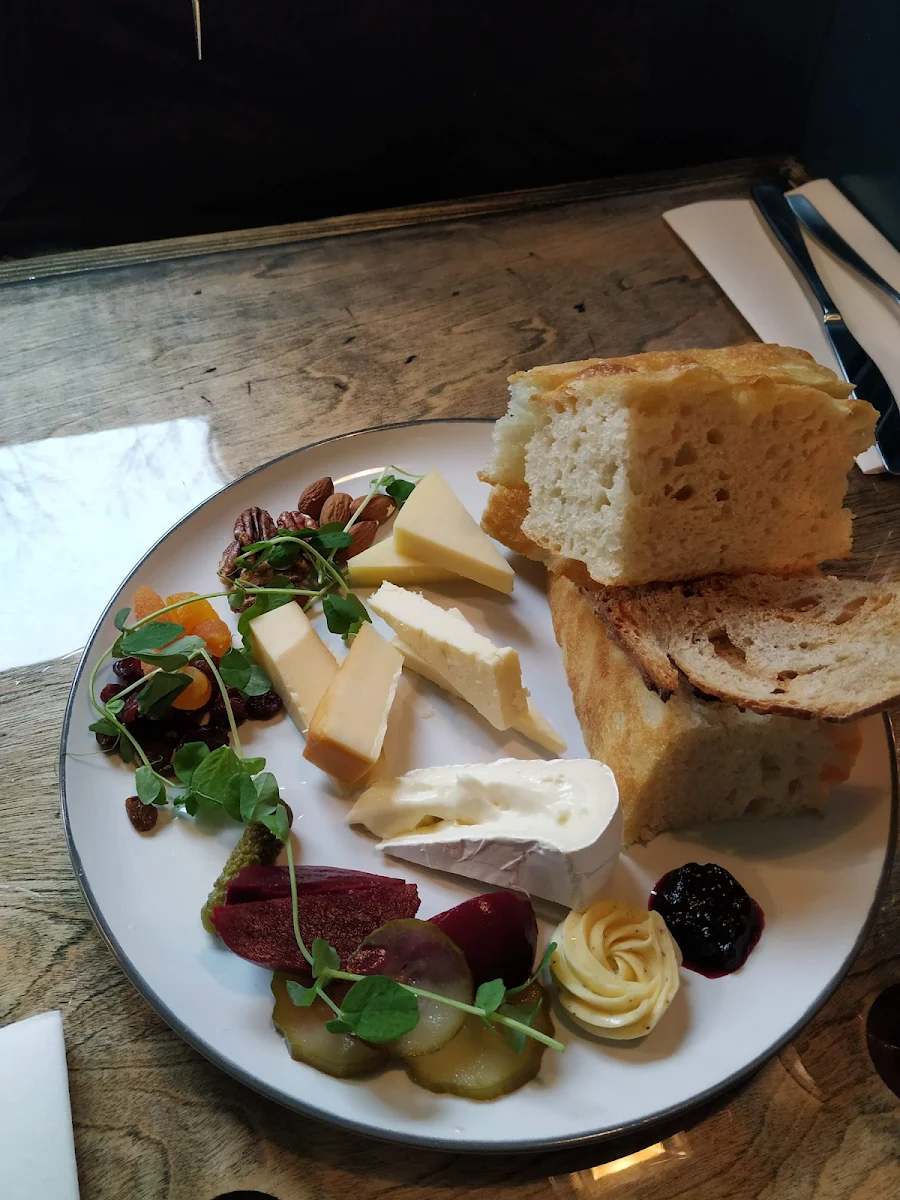 Cheeseboard, No. 4 Restaurant & Bar