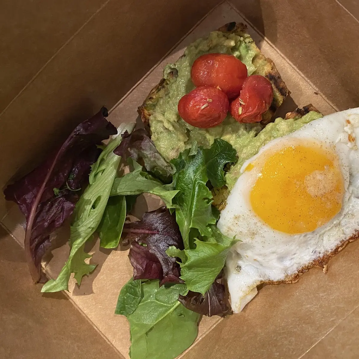 Egg Tomato and Avocado, maman