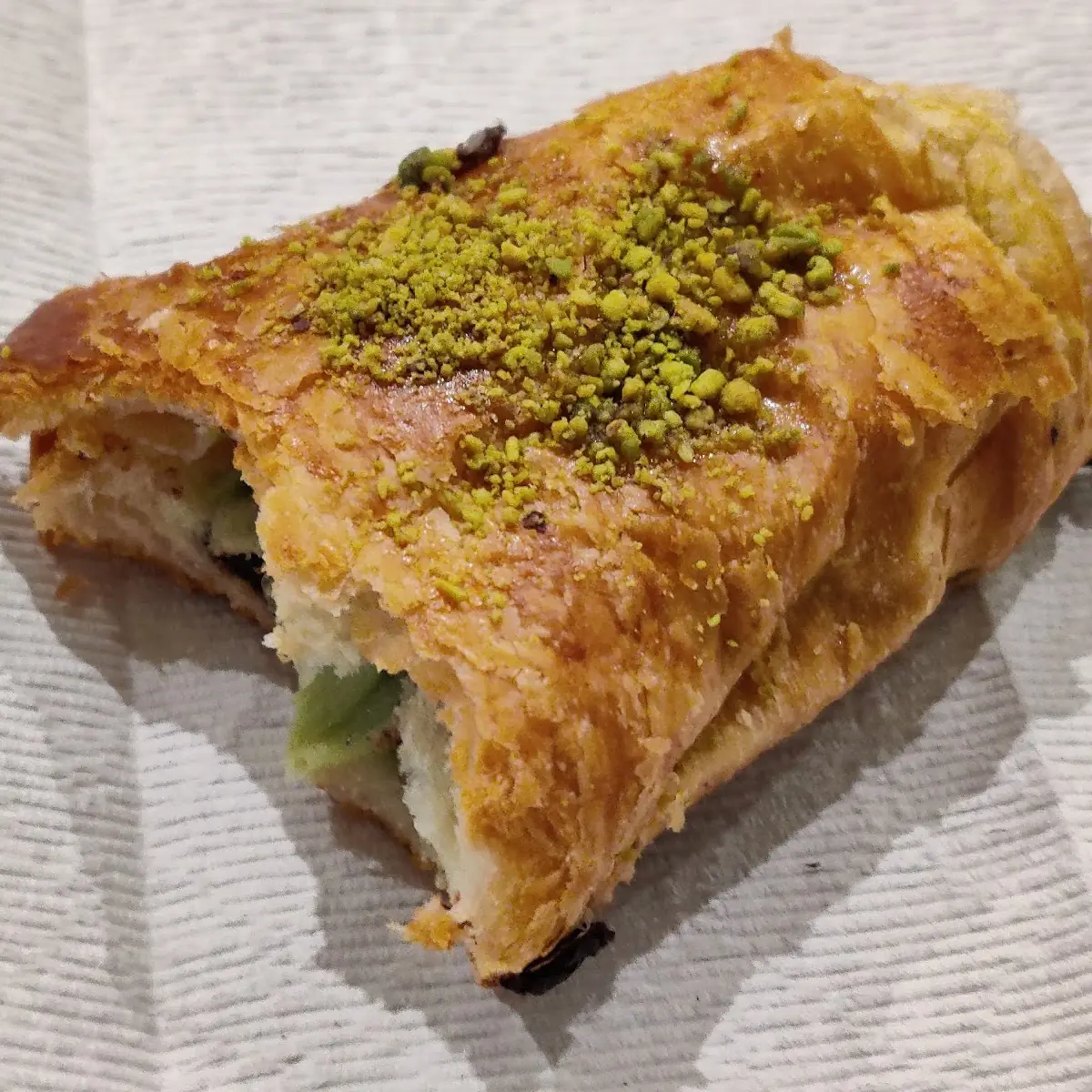 Pistachio Chocolate Croissant, maman