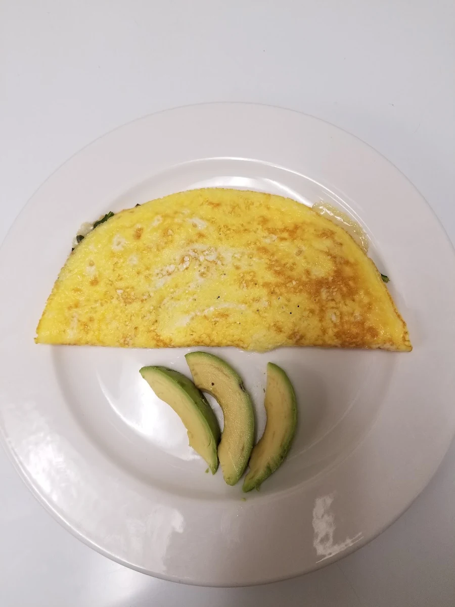 Omelette w Avocado Slices