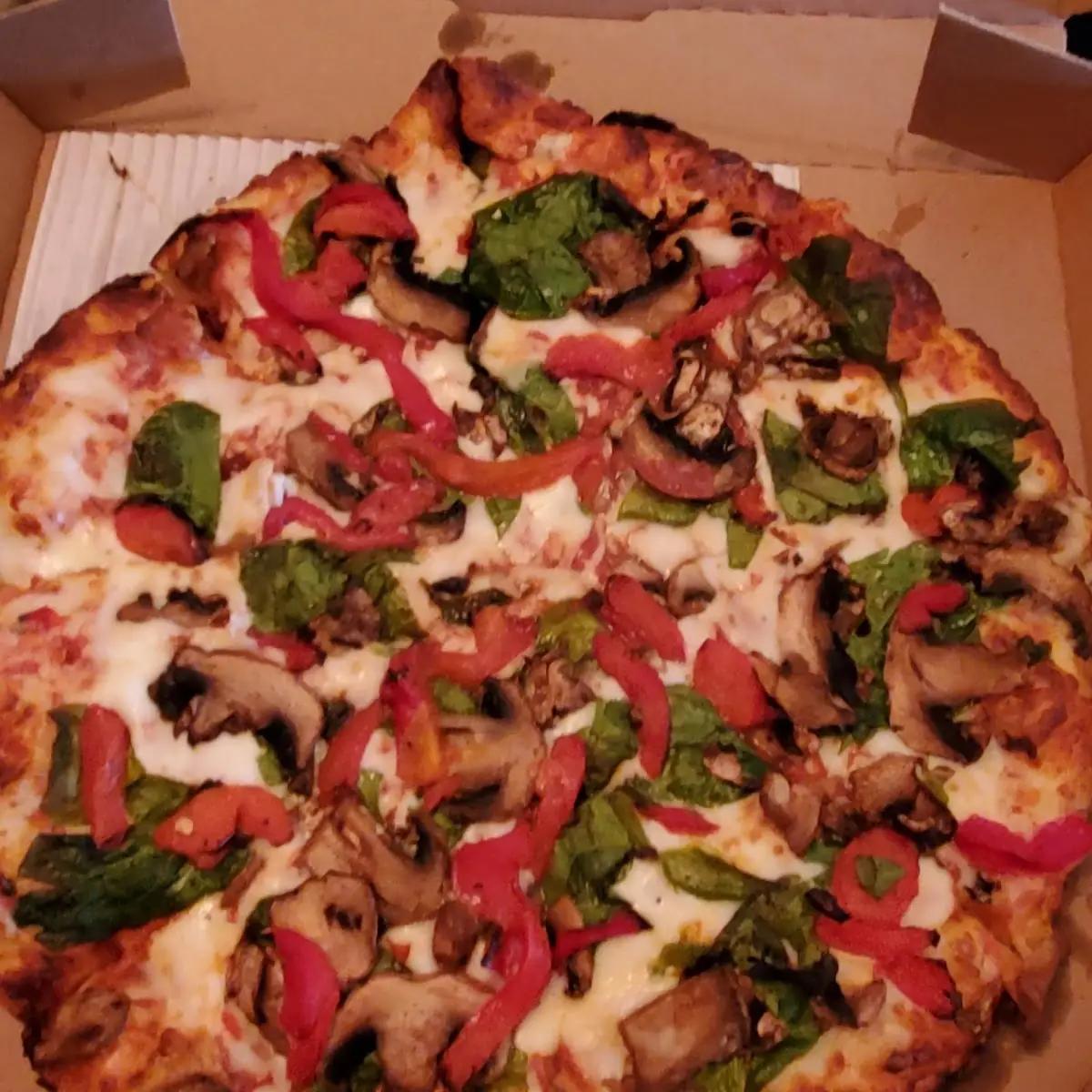 Medium Thick Crust Spinach Mushroom Red Pepper