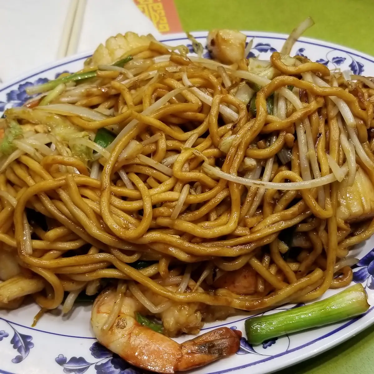 Vegetable Lo Mein MÌ Xào Chay