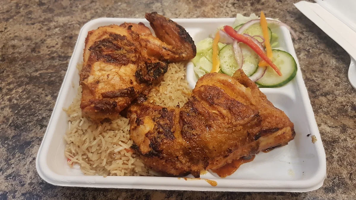 Half Chicken, Biryani & Co | Restaurant & rotisserie halal, pakistanais et indien à Montréal, Cartierville
