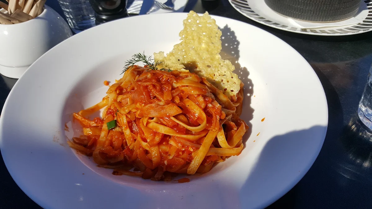 Linguine Americana, Clydes on Murdoch