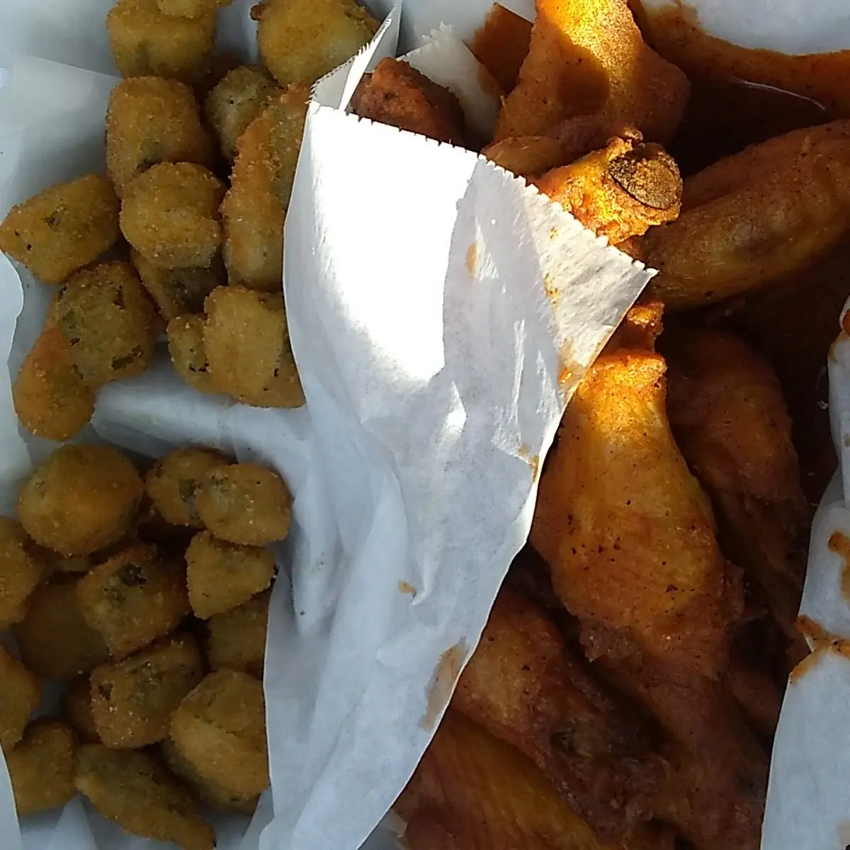 Wings 8 Fried Shrimp & Fries