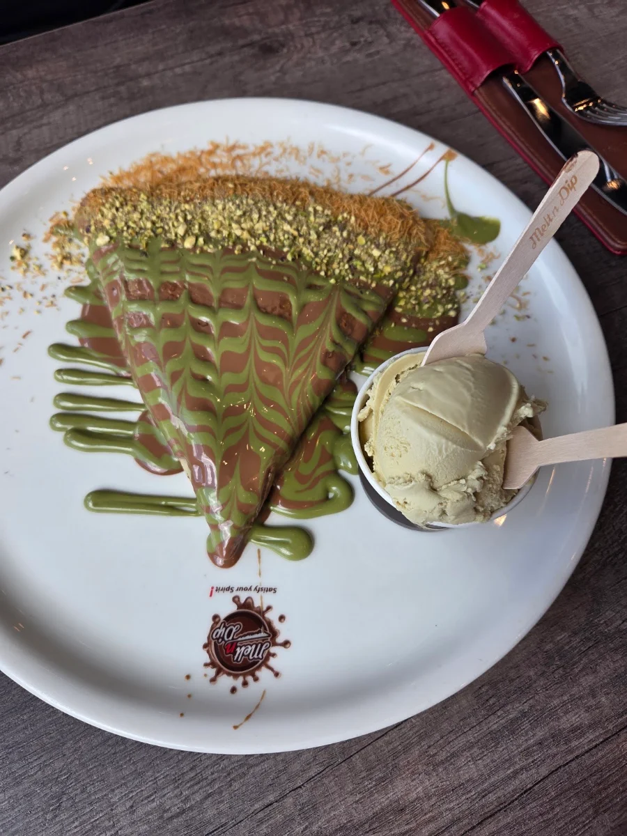 Pistachio Crepe, Melt n dip
