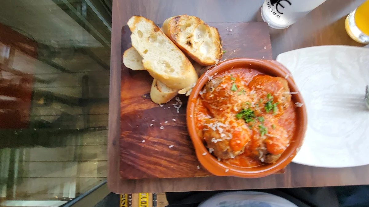 Highlights, Spice Lounge and Tapas