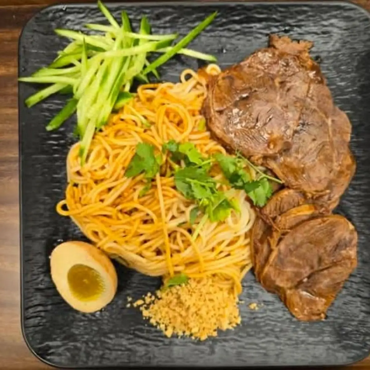 Dry Tossed Rice Noodle with Braised Beef