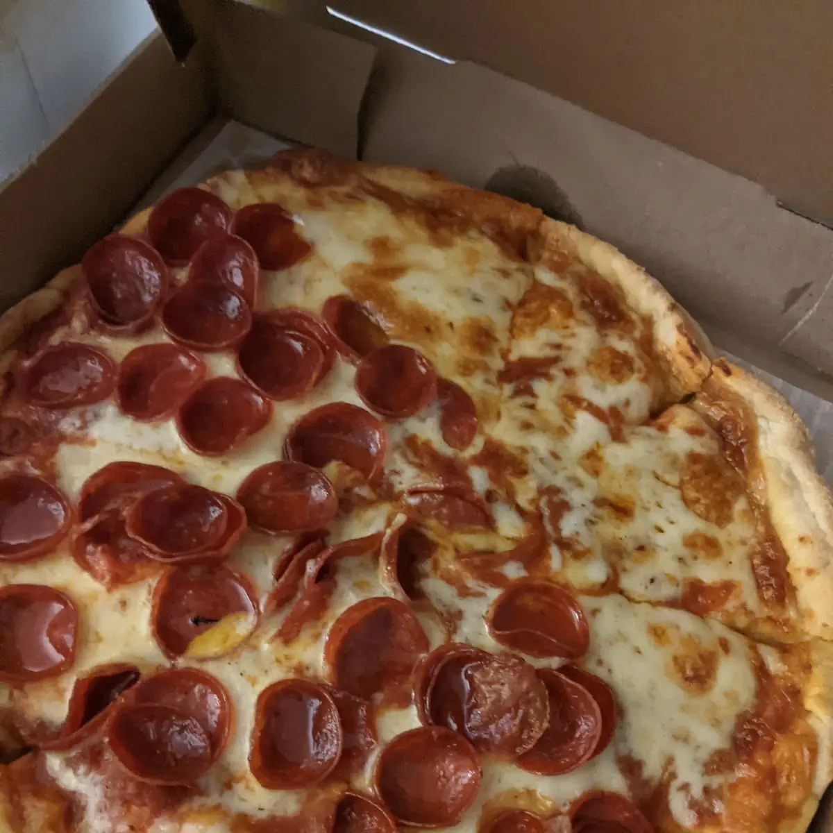 Large Pepperoni Pizza