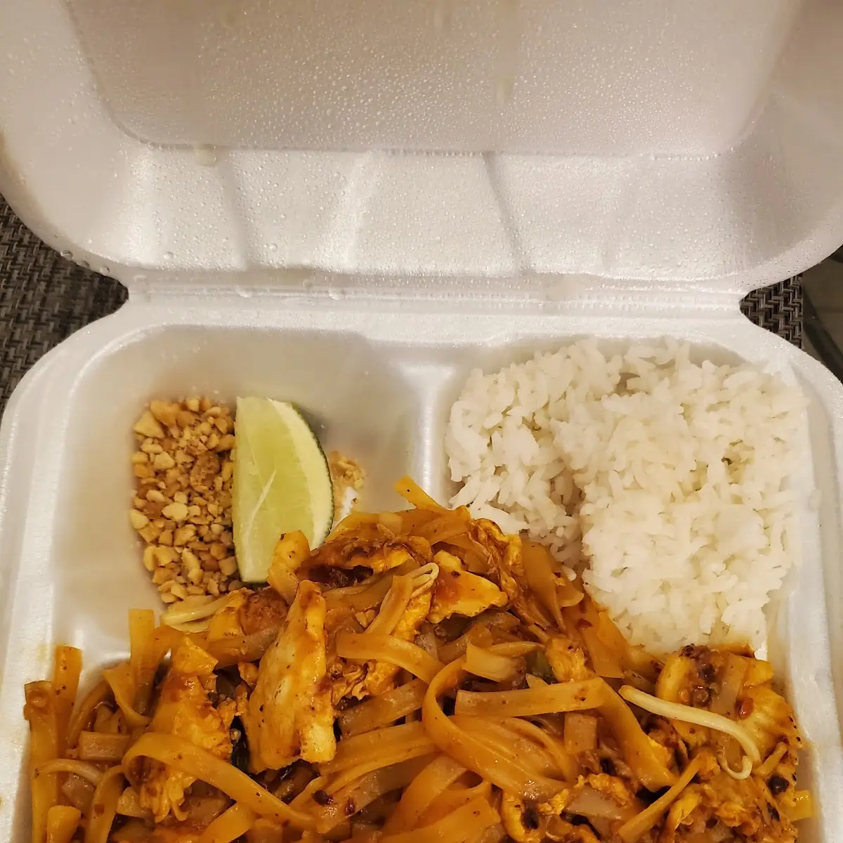 Chicken Pad Thai Pad Thái GÀ
