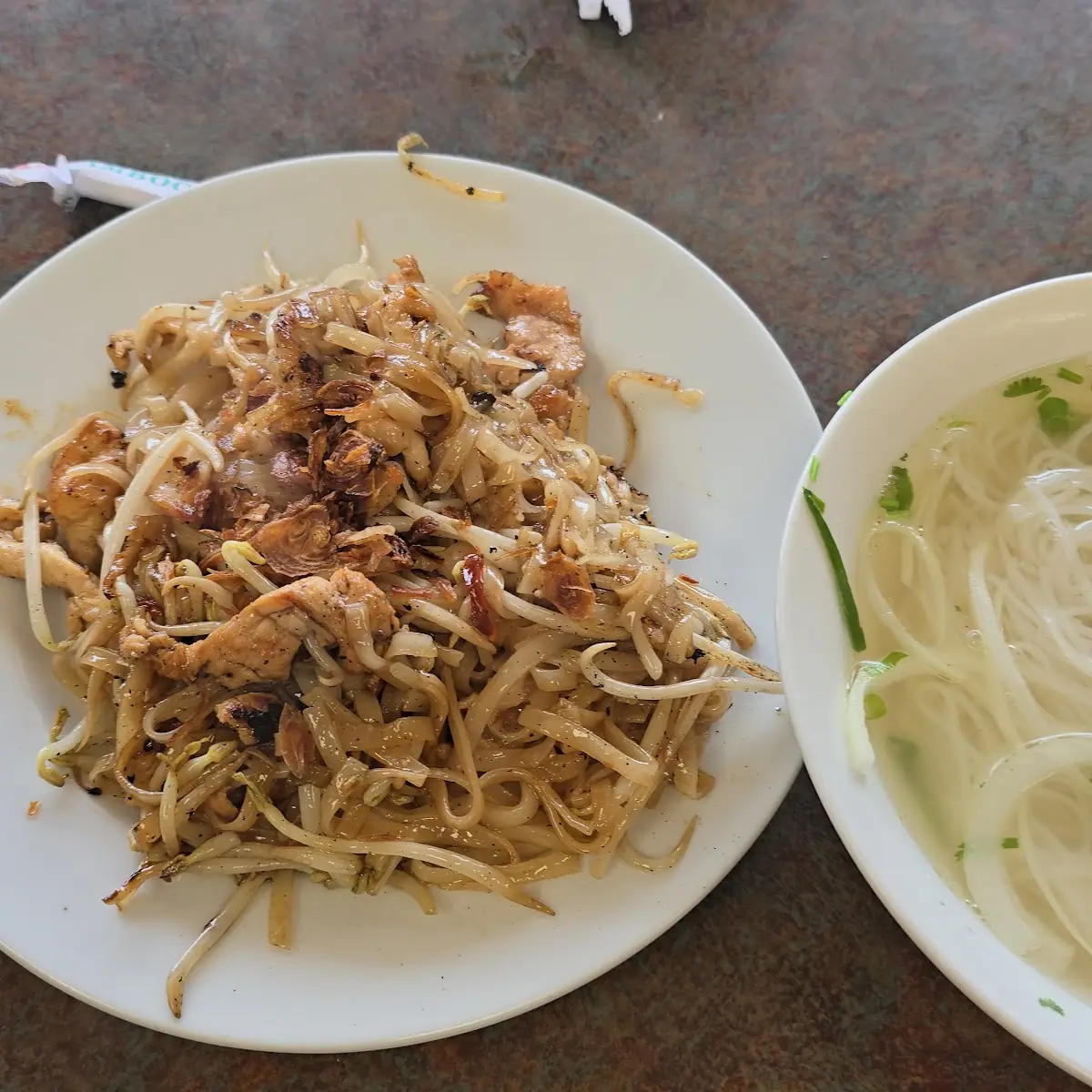 Hu Tieu Xao GA Rau Que