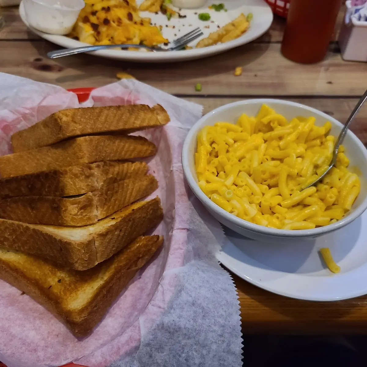 Macaroni and Cheese and Texas Toast