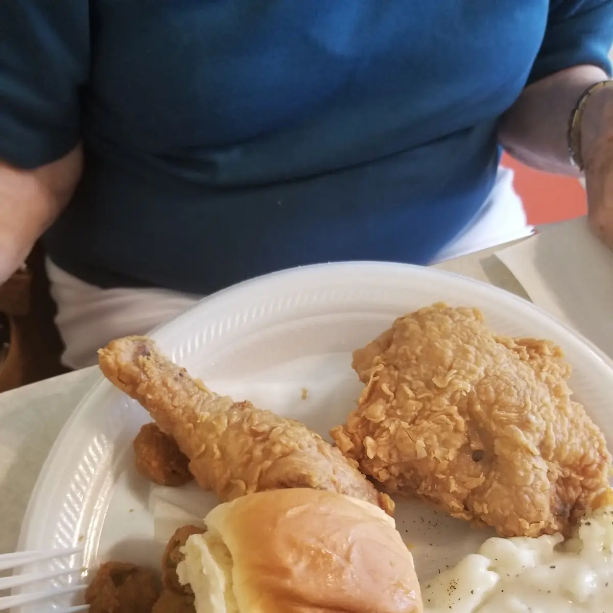 Fried Chicken with Green Beans and Mashed Potatoes with Gravy
