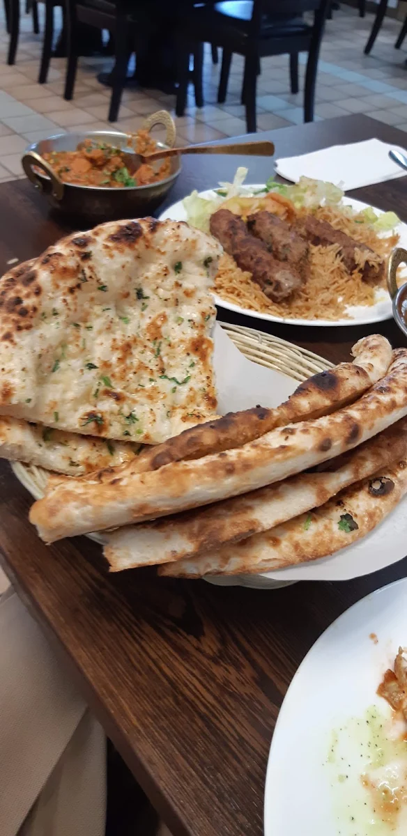Garlic Naan N Samosas