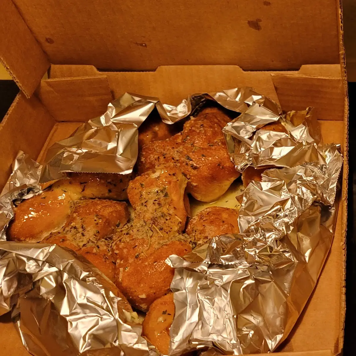 Garlic Bread Knots with Cheese & Sauce