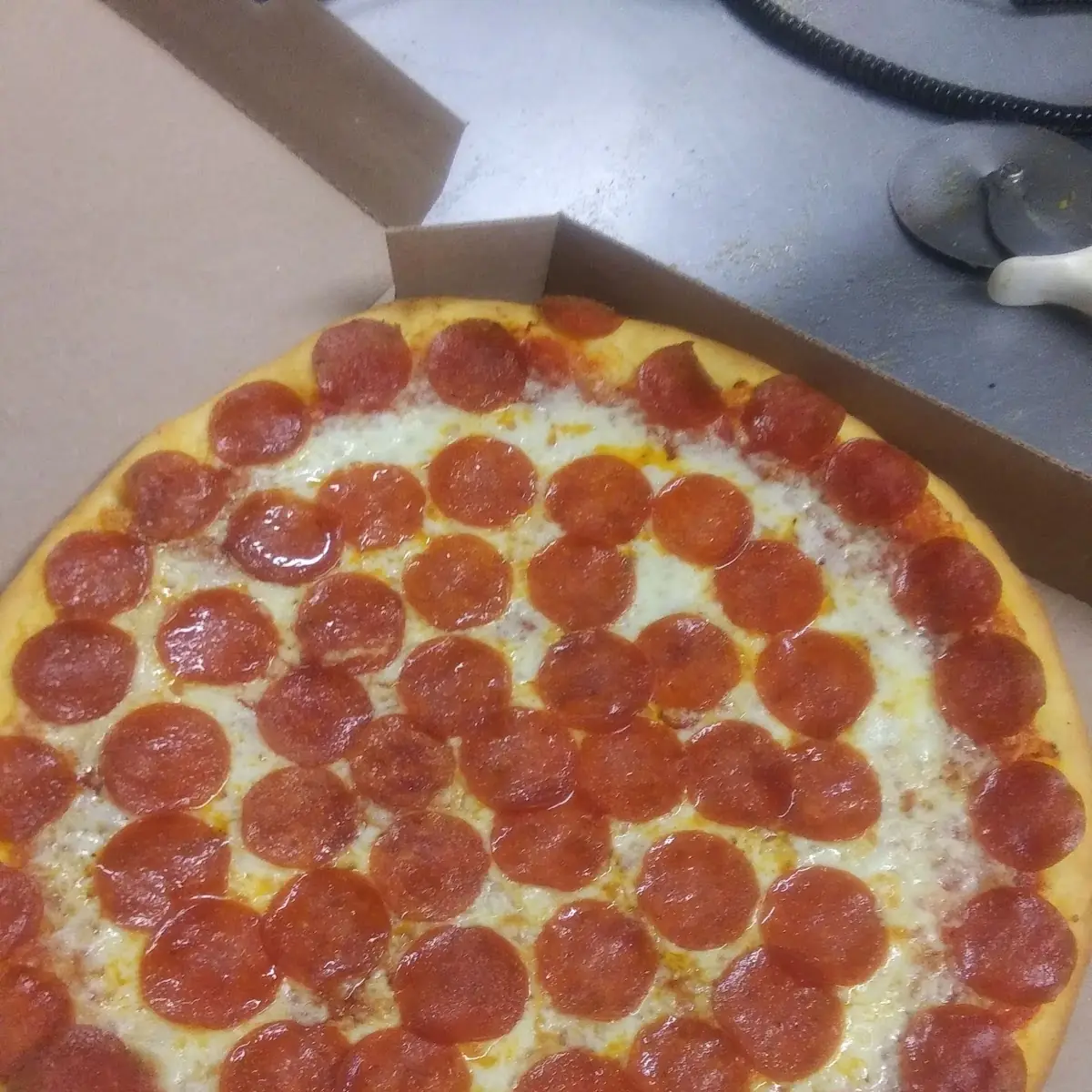 Large Pepperoni Pizza