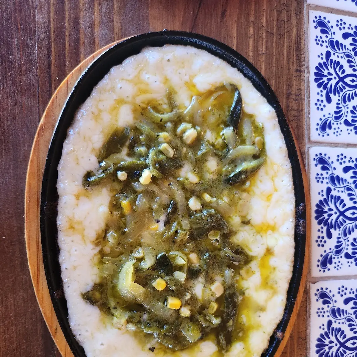 Queso Fundido Con Rajas Poblano