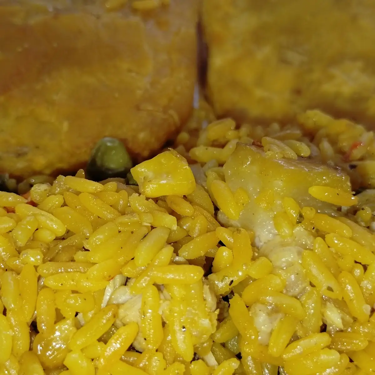 Arroz Amarillo Y Tostones