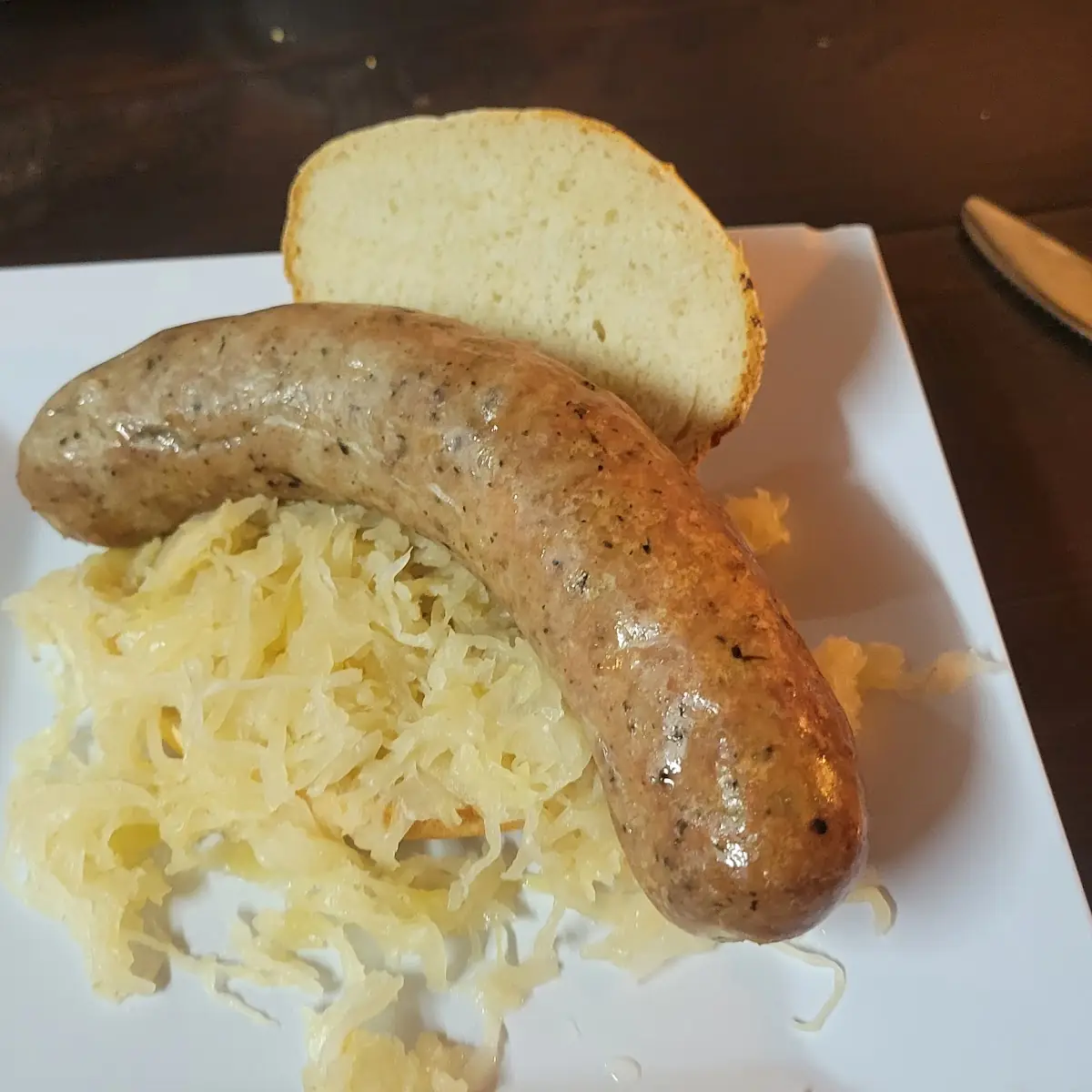 SA01 - Bratwurst on a Bun