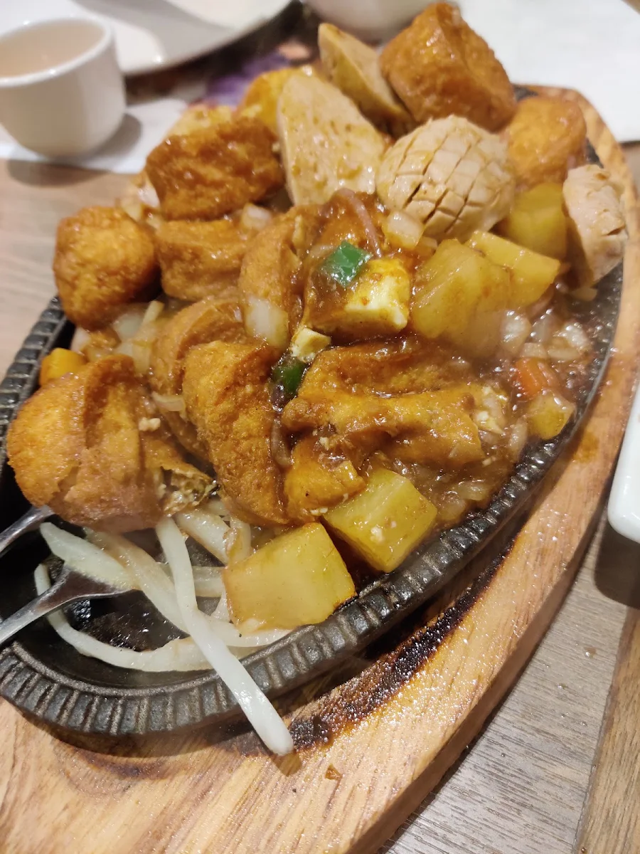 Garoupa & Fried Bean Curd in Hot Pot
