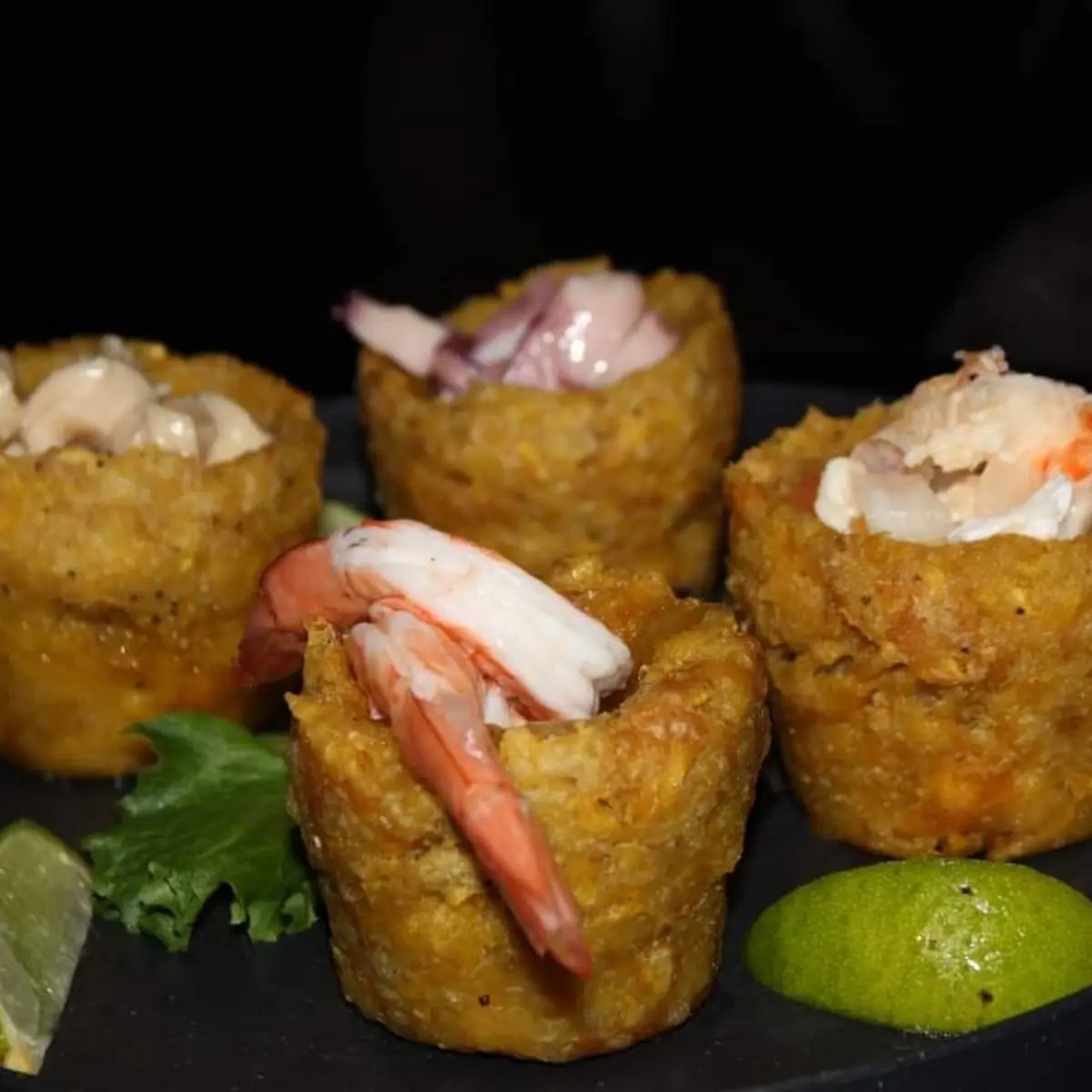 Tostones Rellenos de Mariscos