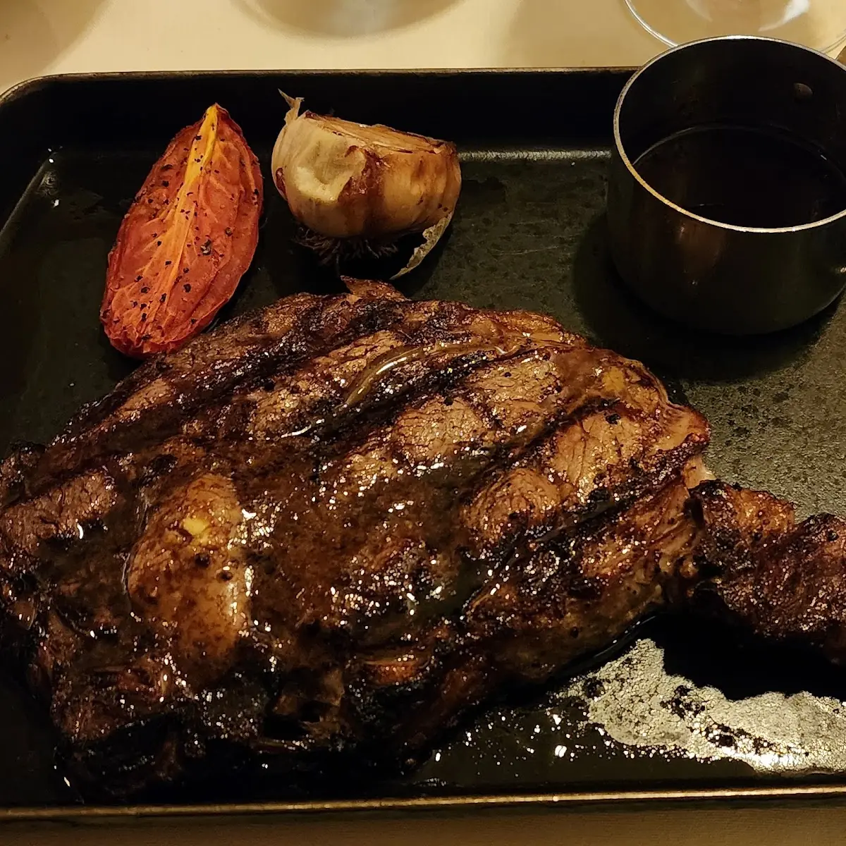 Bone in Rib Eye w Bernaise Brokerdon