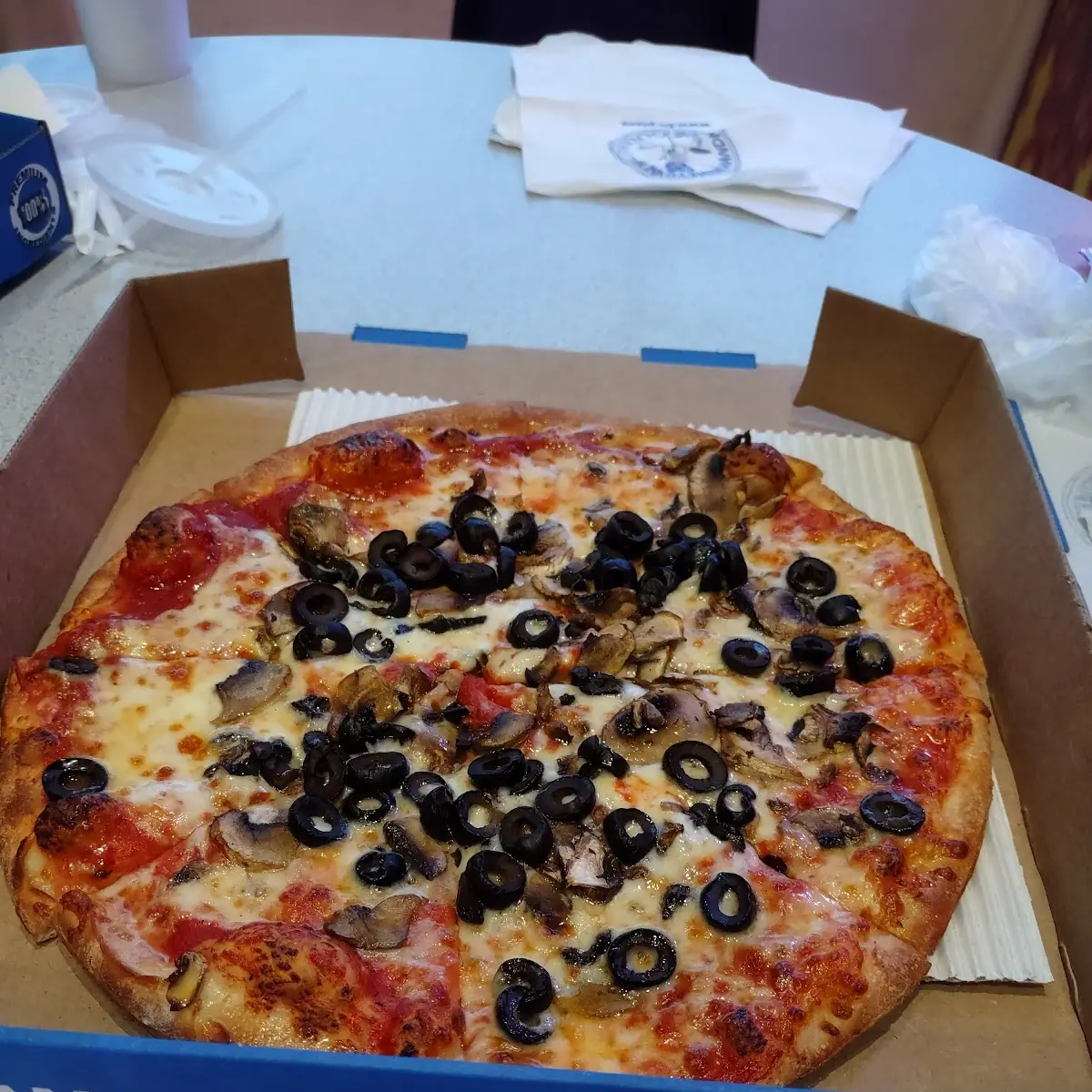 Medium Thin Crust Cheese Mushroom Black Olives