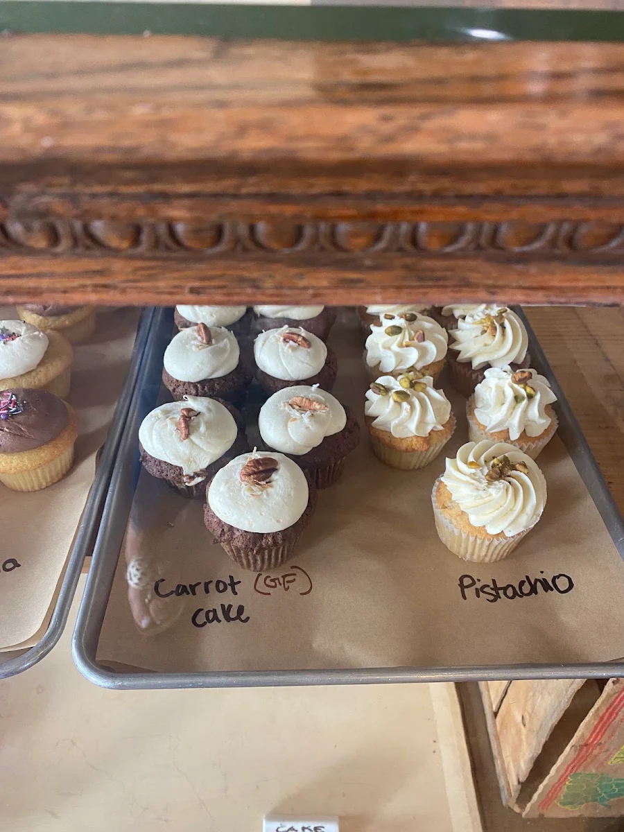 Carrot Cake & Pistachio Cupcakes