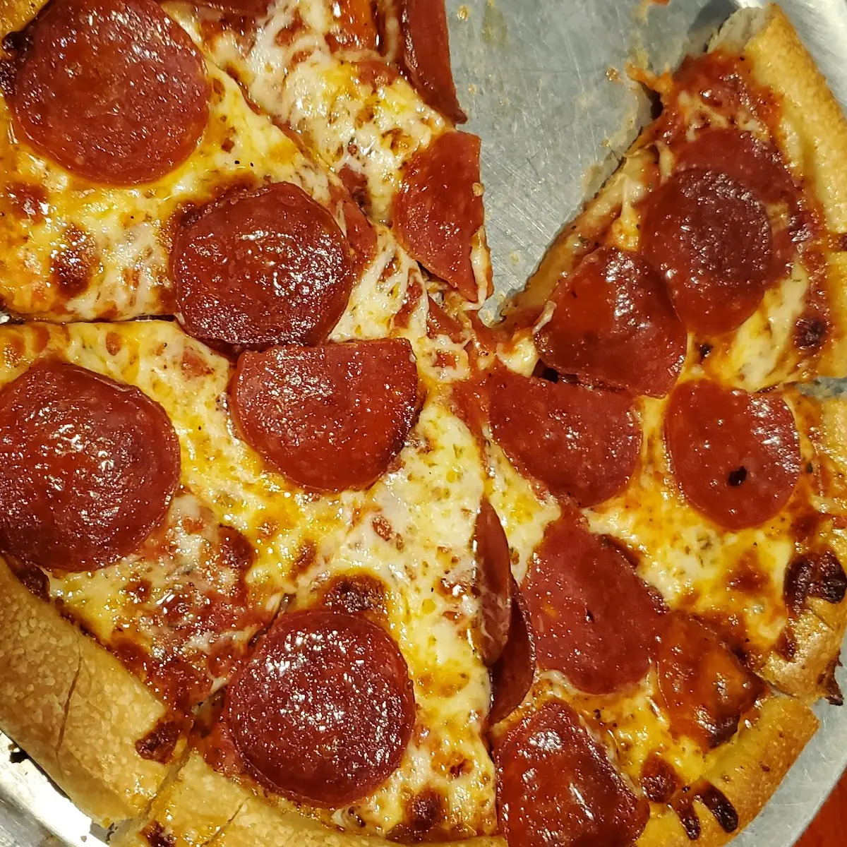 Mouth Watering Pepperoni Pizza