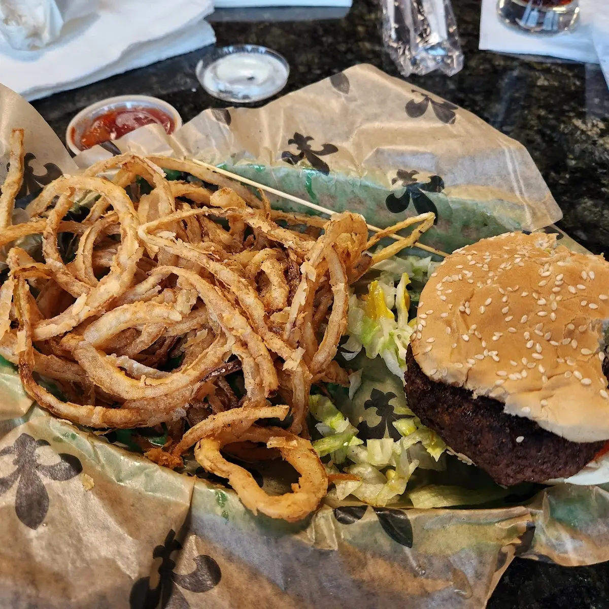 Hamburger & Onion Rings