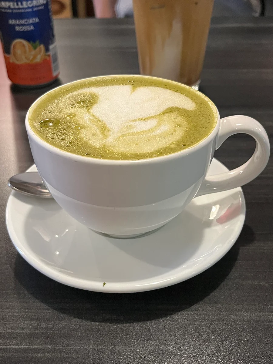 Matcha Latte with Oatmilk