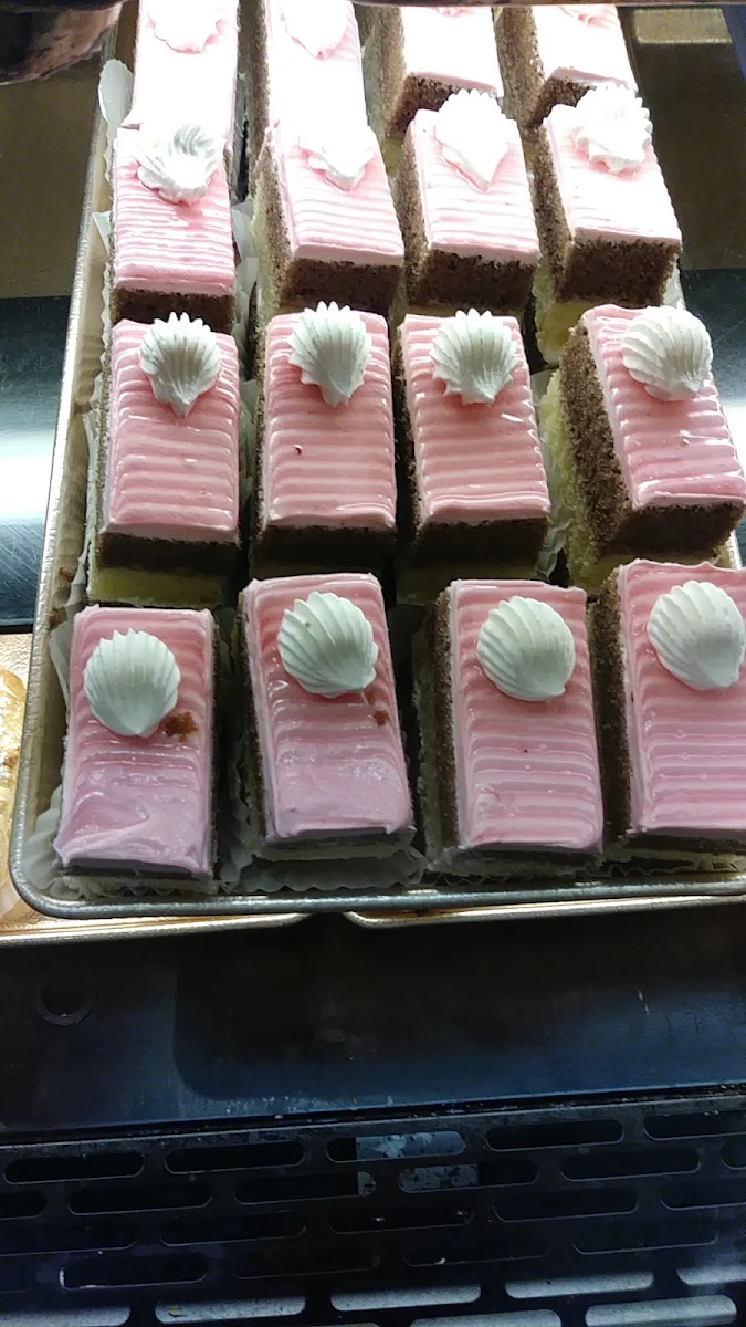 Petit Four