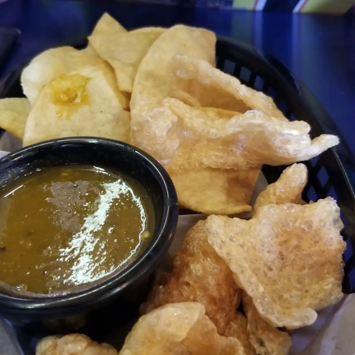 Chips Salsa & Chicharrones