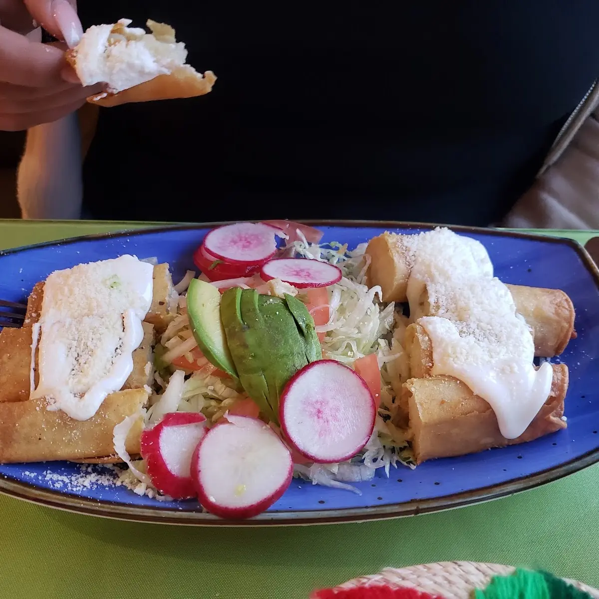 Tacos Dorados De Queso