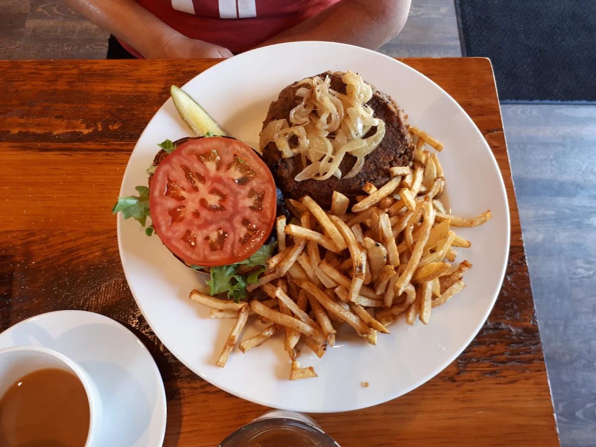 Silver Creek Farms Beef Burger and Frites 5 Stars, Moody's Bar and Grill