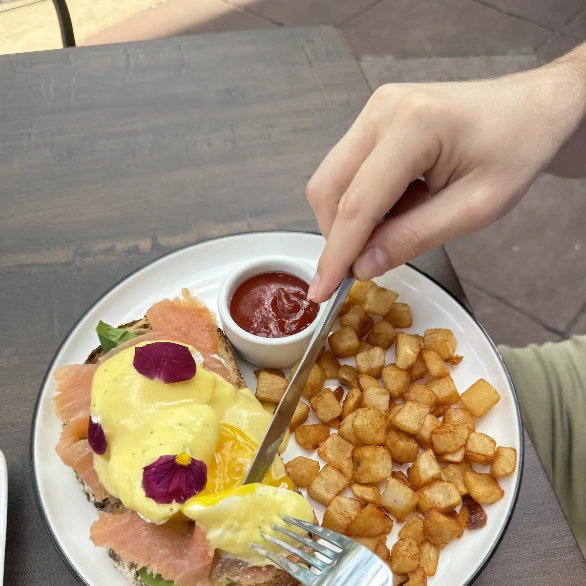 Smoked Salmon Avocado Eggs Benedict