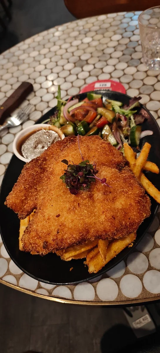 Chicken Schnitzel, 3 Wise Monkeys Pub