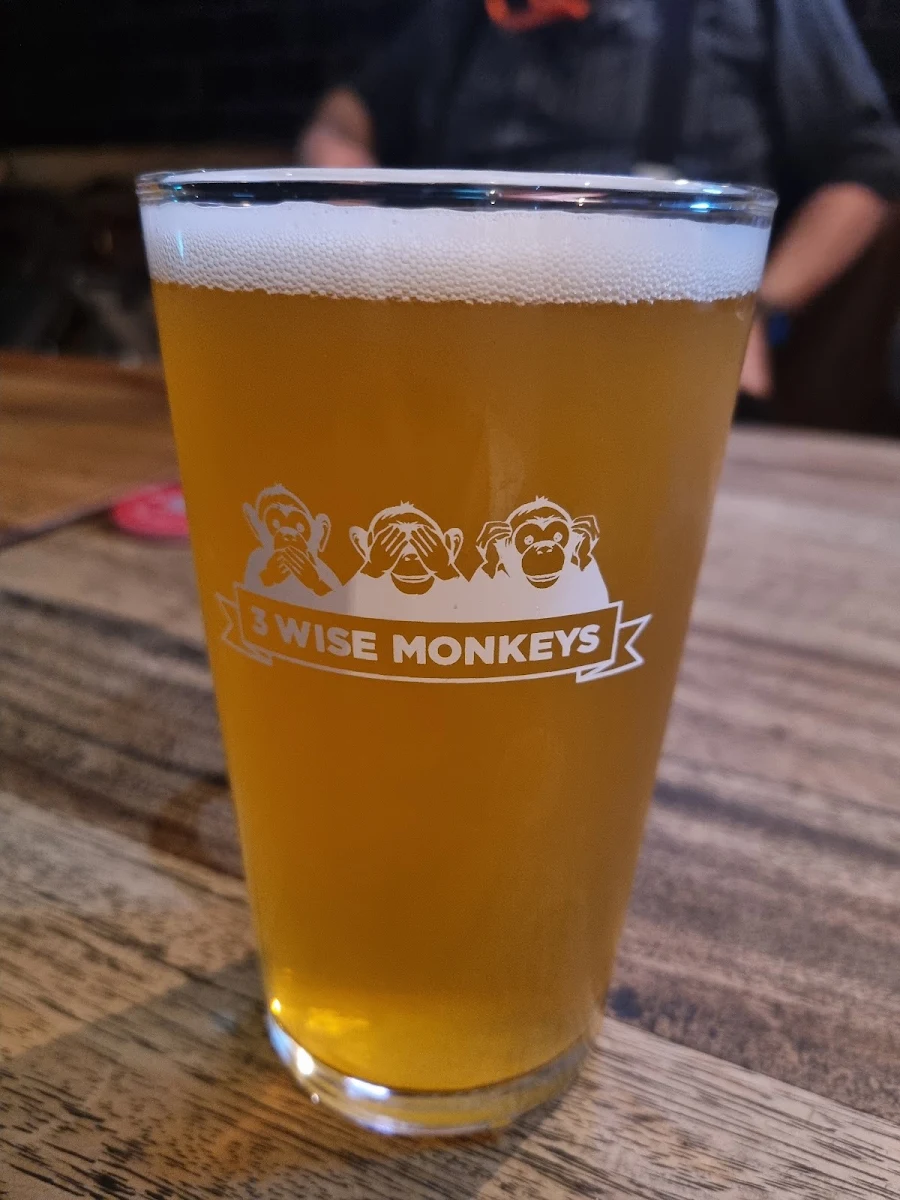 クラフトビール, 3 Wise Monkeys Pub
