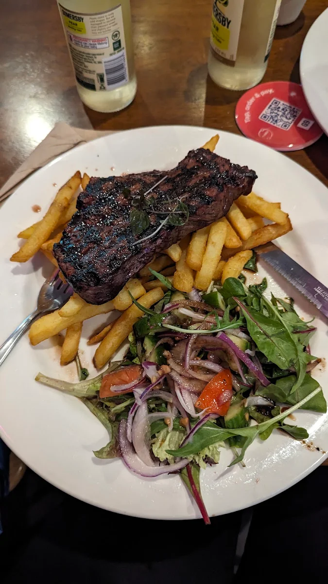 Steak and Chips, 3 Wise Monkeys Pub
