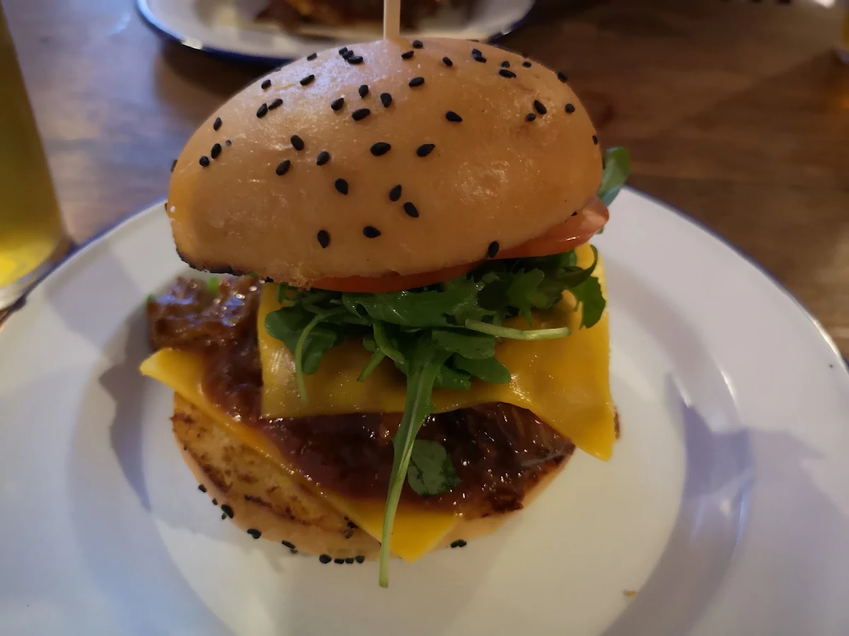 Super Burger, 3 Wise Monkeys Pub