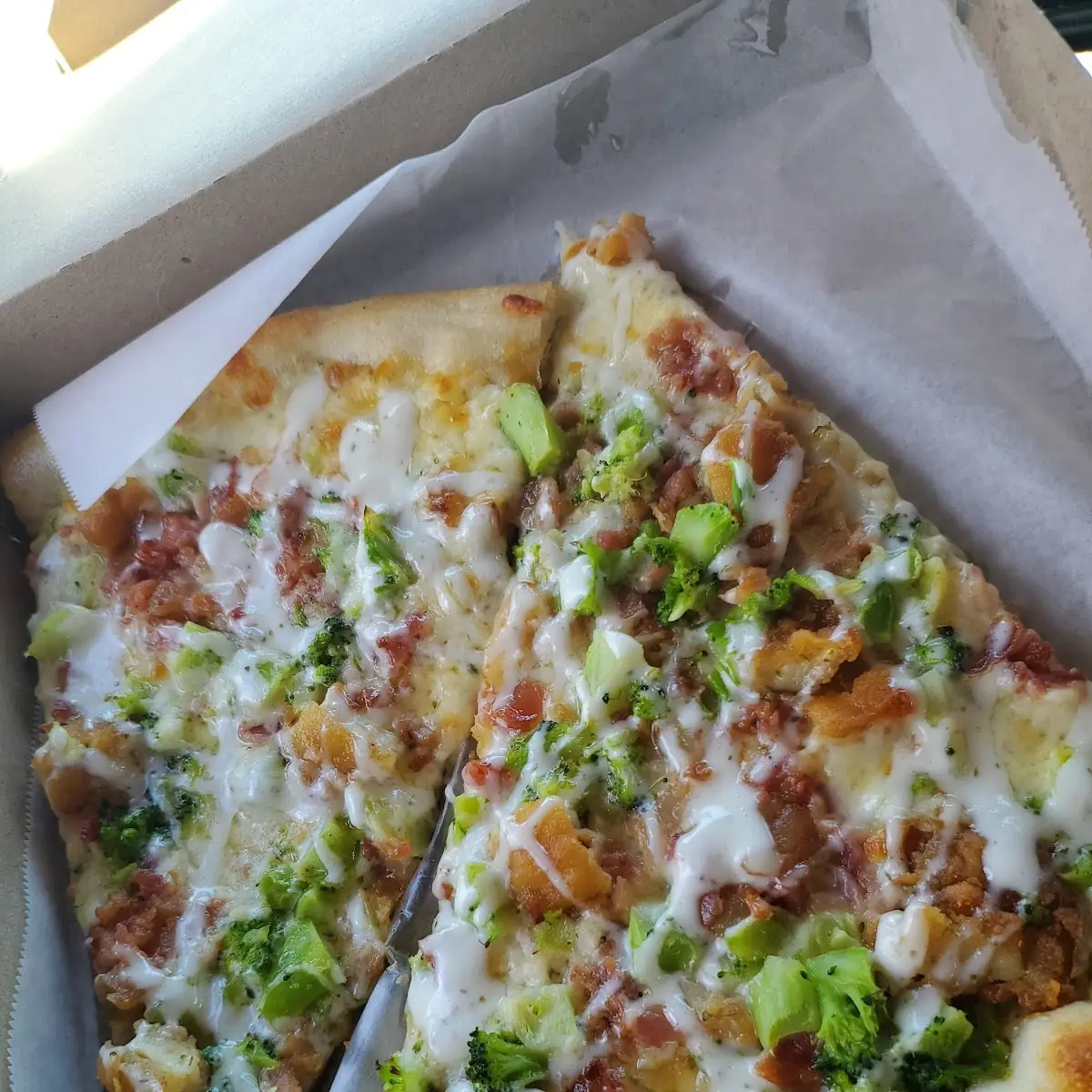 Sweet Chili Chicken & Broccoli Pizza
