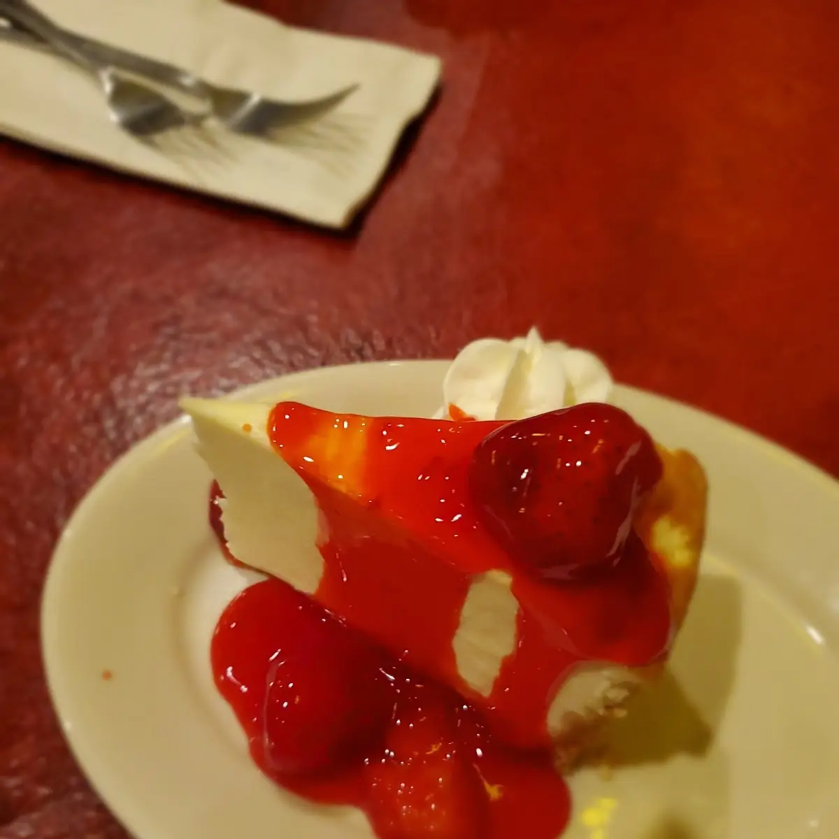 New York Cheesecake Topped with Strawberry