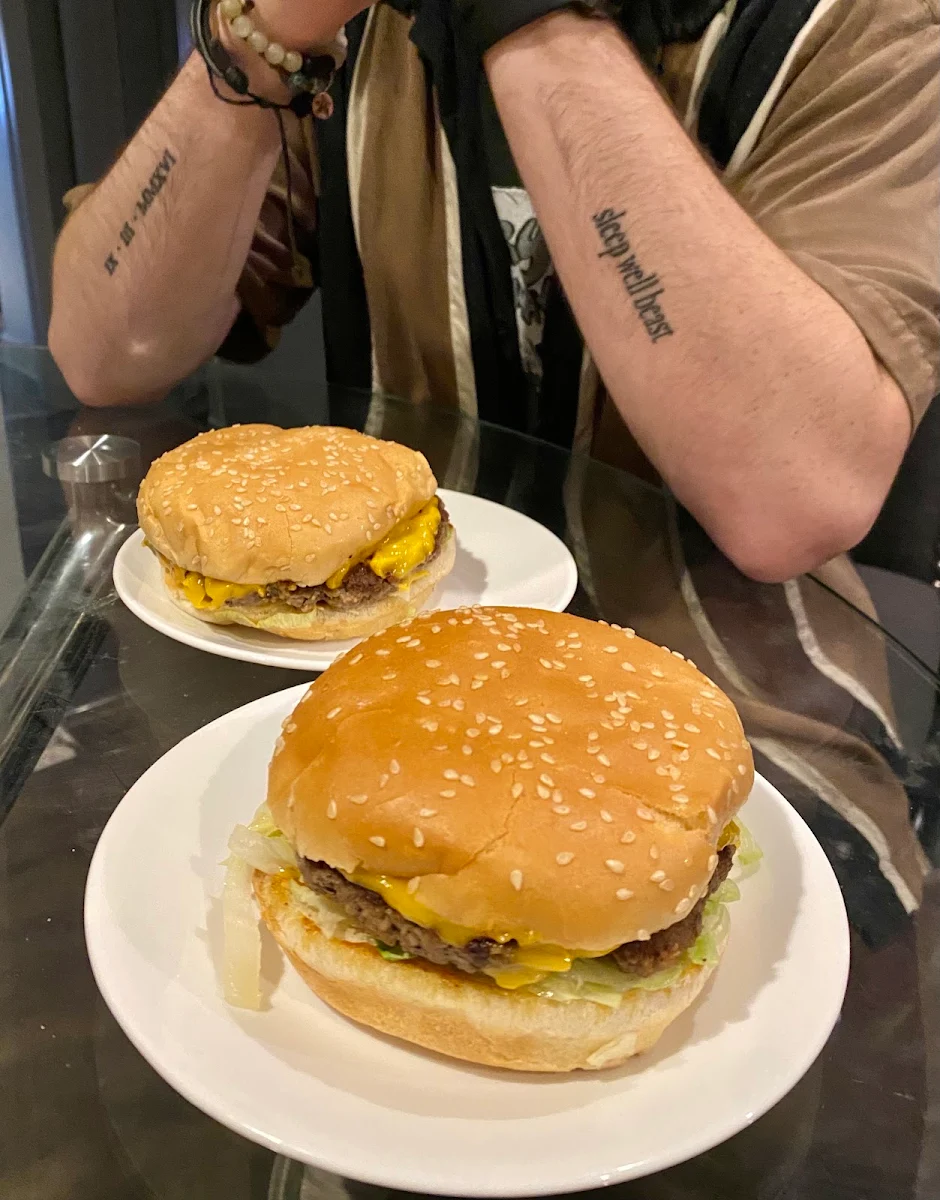 Single Burger w Cheese, Soy Boys