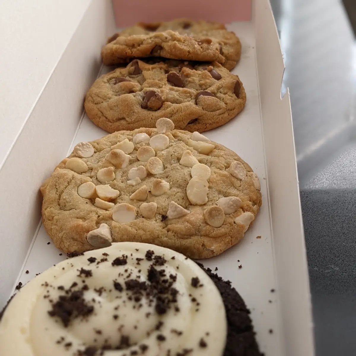 White Chocolate Macadamia Nut Cookie