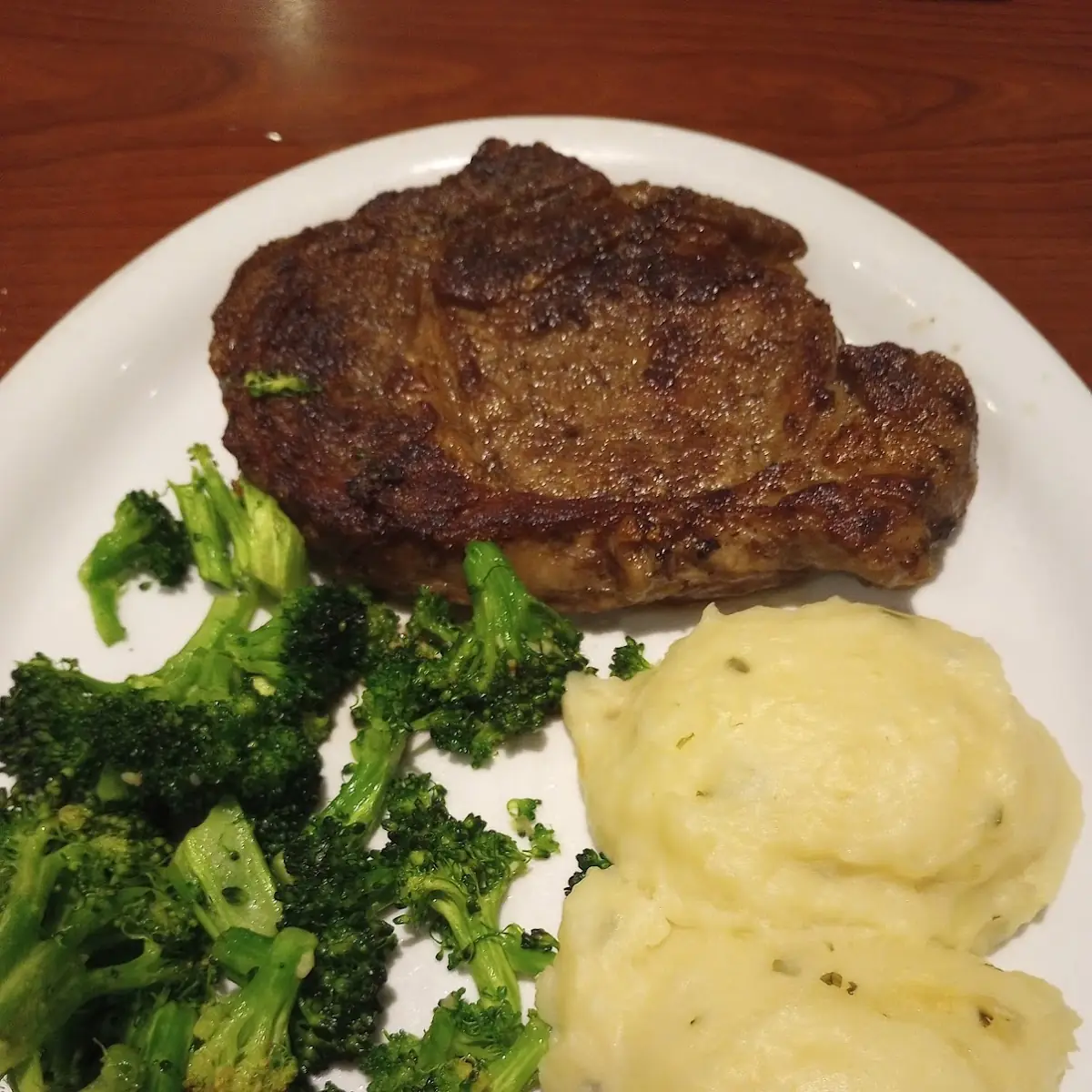 Sirloin Steak with Broccoli and a Baked Potato