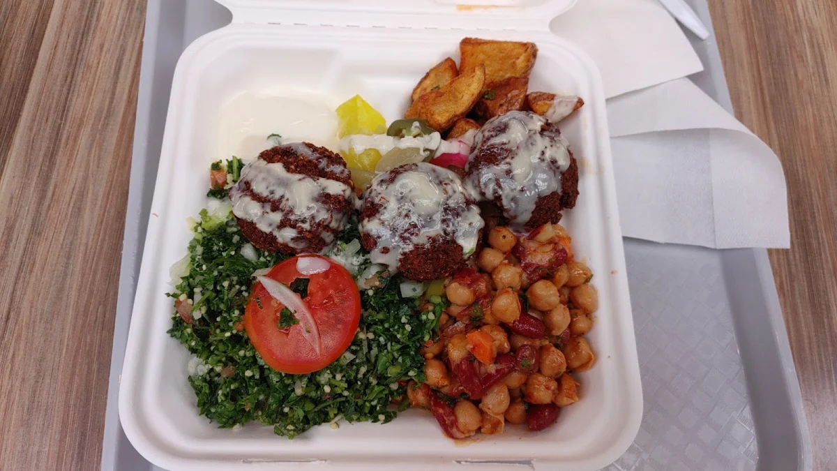 Falafel Rokbox, Villa Madina