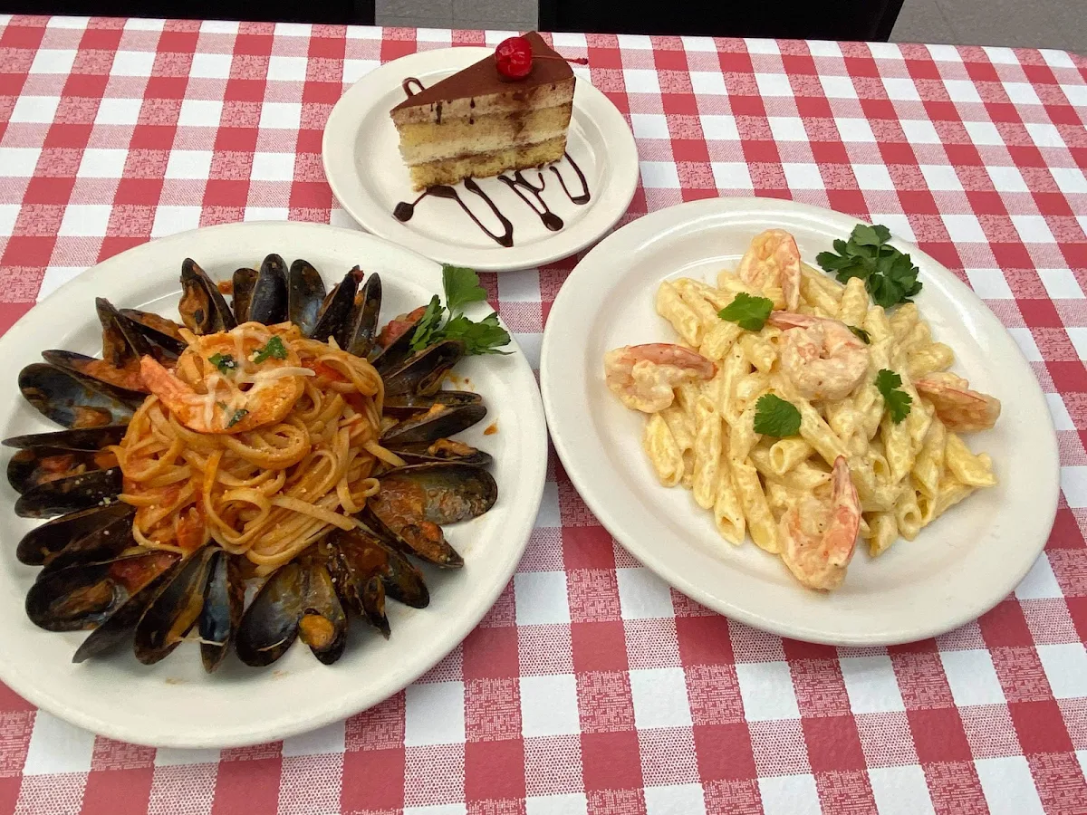 Shrimp Alfredo Y Linguini Mussels