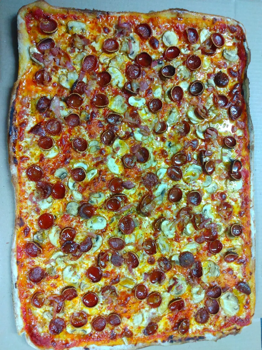 Highlights, Garage Pizza