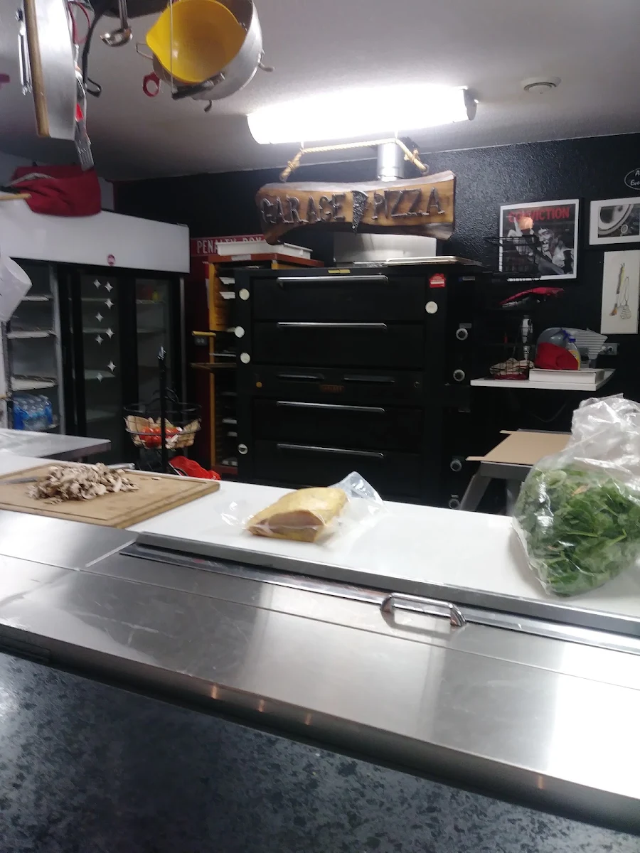 Highlights, Garage Pizza